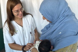 Primere bebé vacunado en la Fundació Hospital de l'Esperit Sant